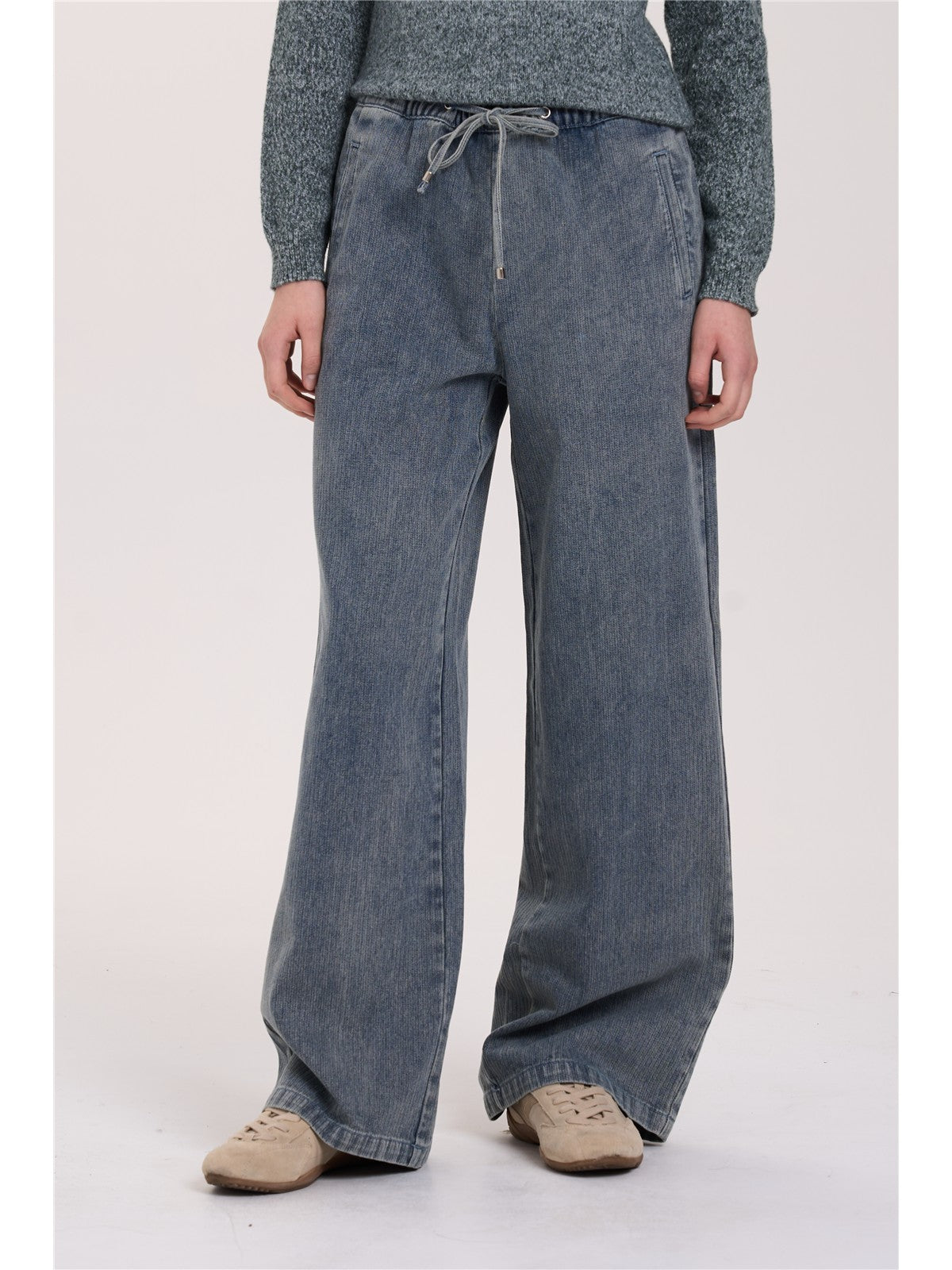 Jeanshose mit weitem Bein