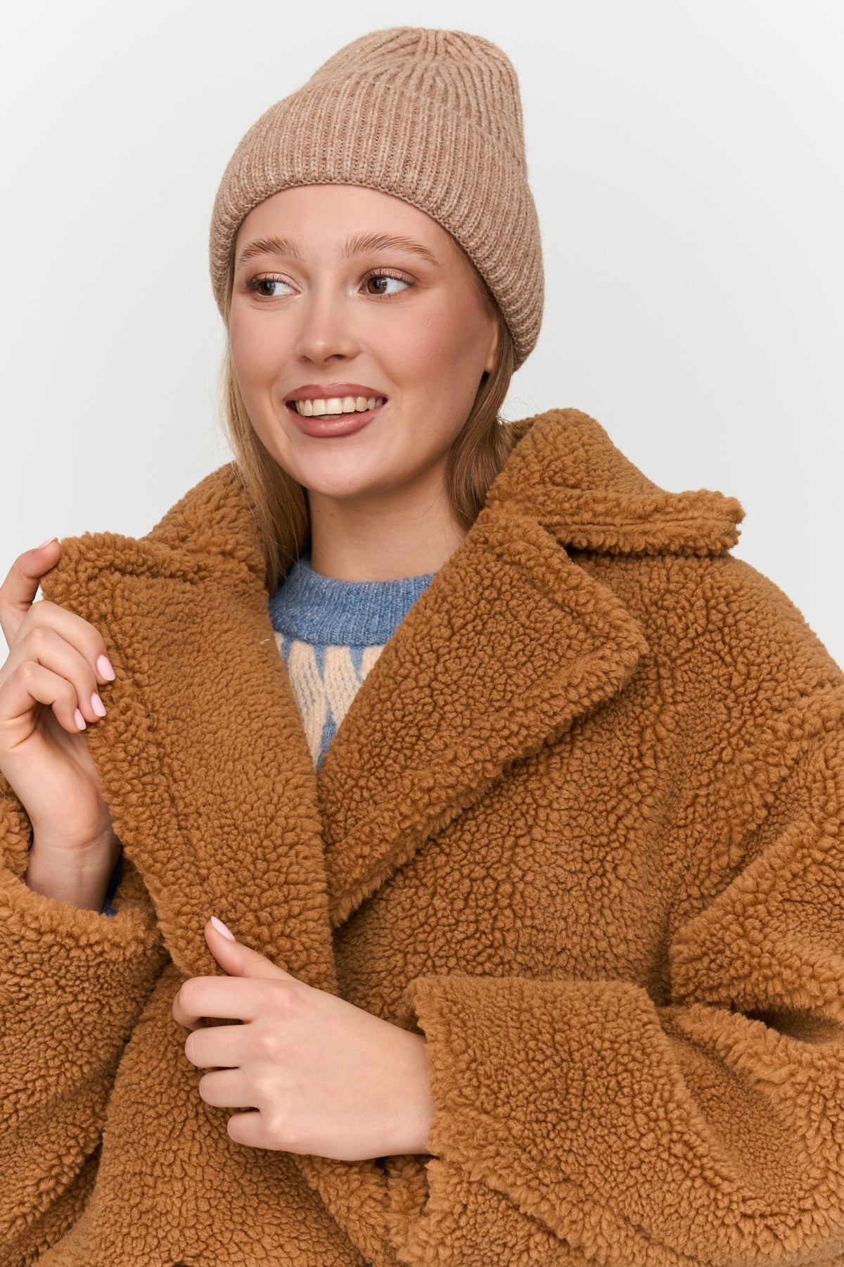 Jacke aus Teddy-Stoff.