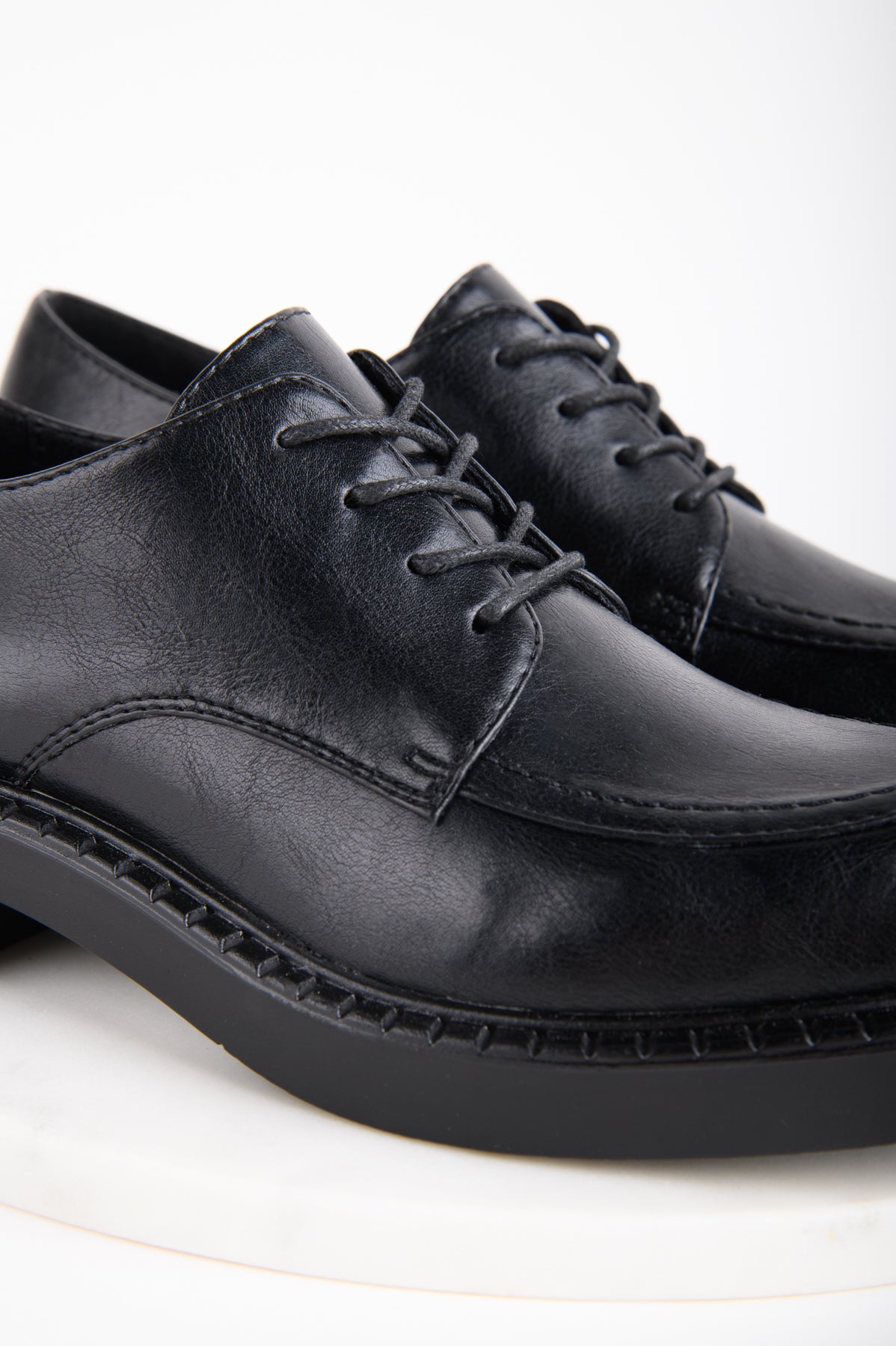 Schuhe in Schwarz
