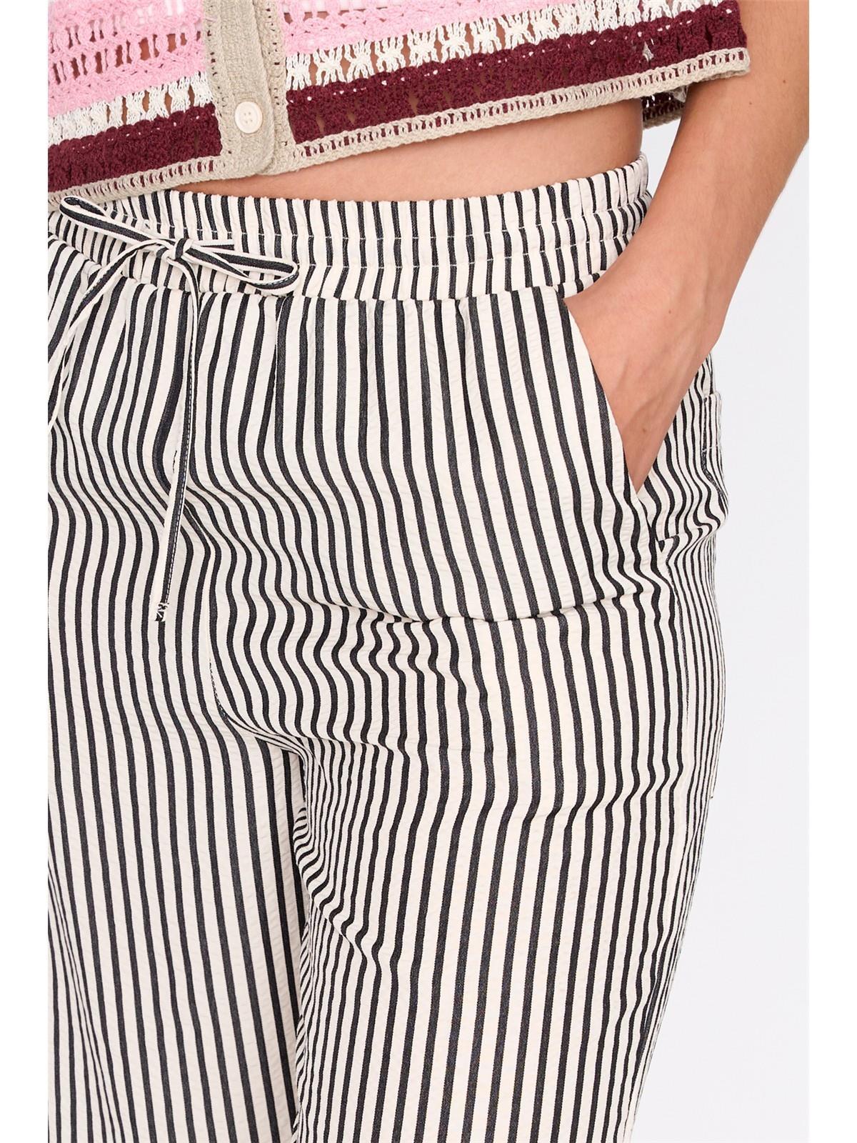 Hose gestreift