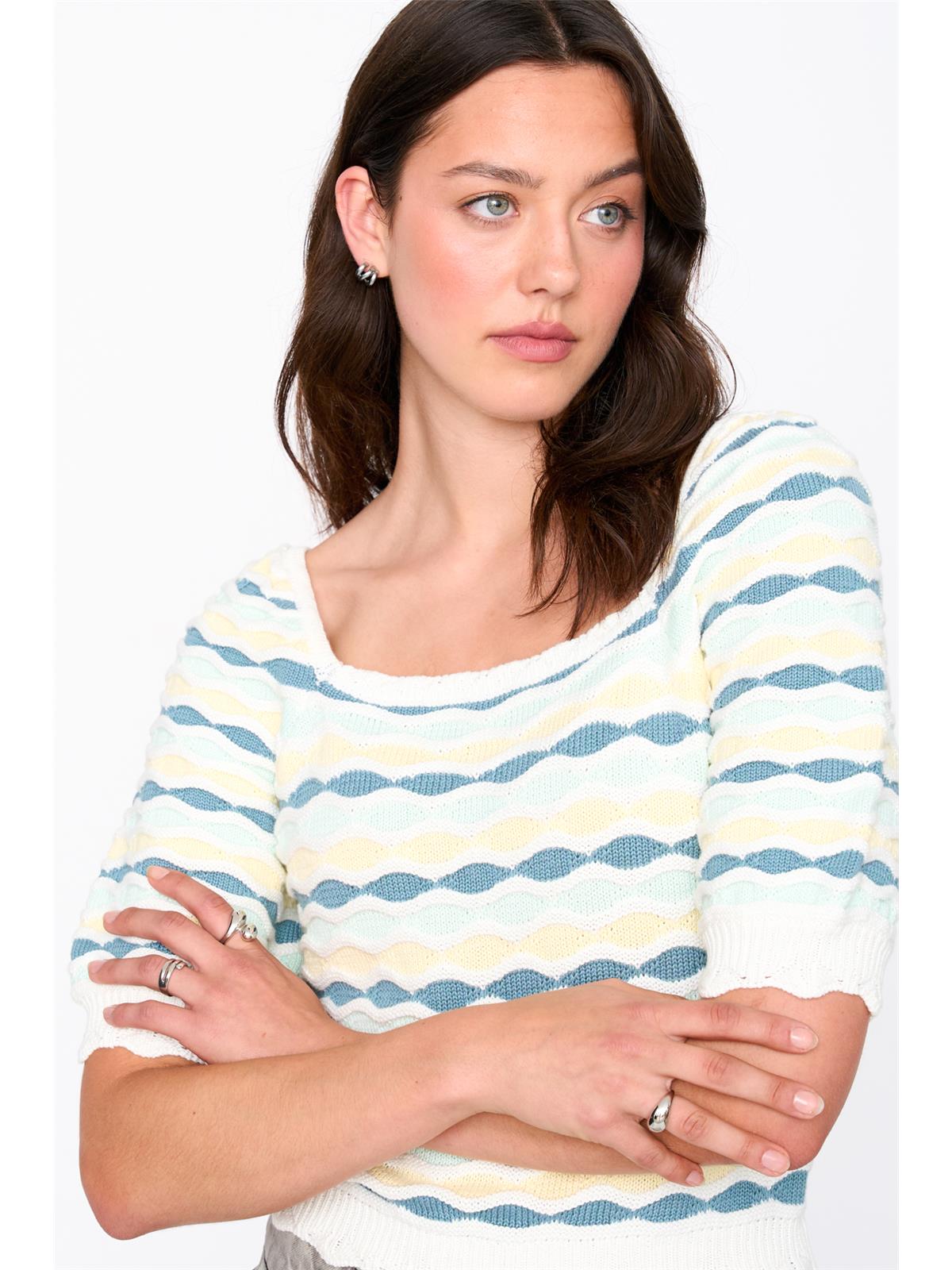 Pullover off-shoulder