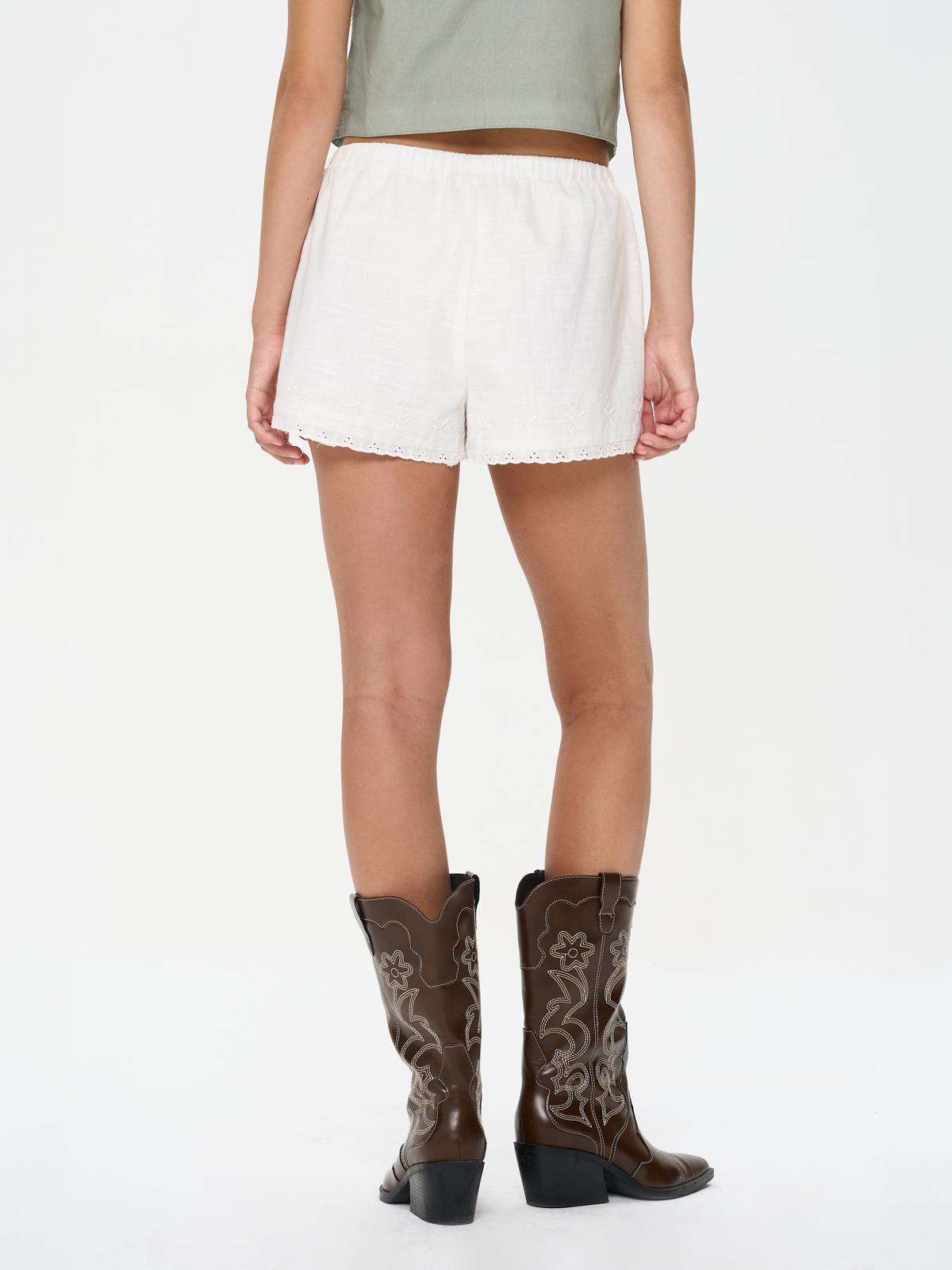 Shorts in Weiß