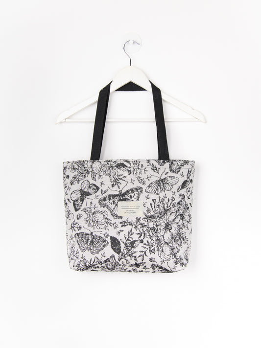 Tasche in Schwarz-Weiß