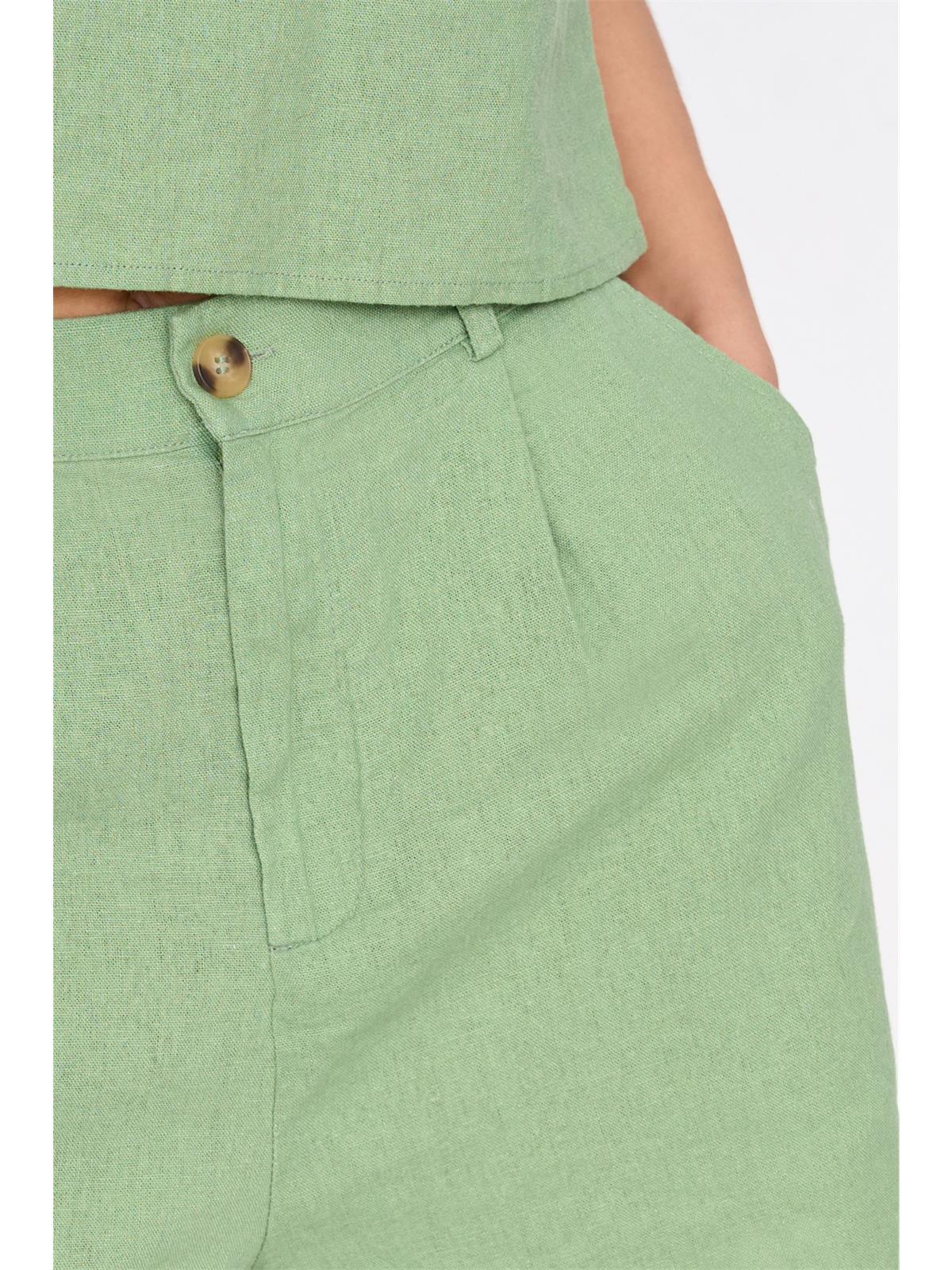 Shorts in Grün