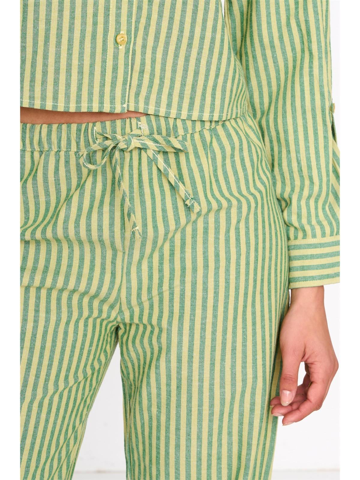 Hose gestreift