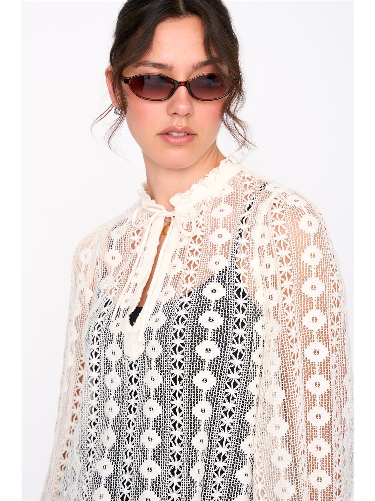 Bluse aus Spitze
