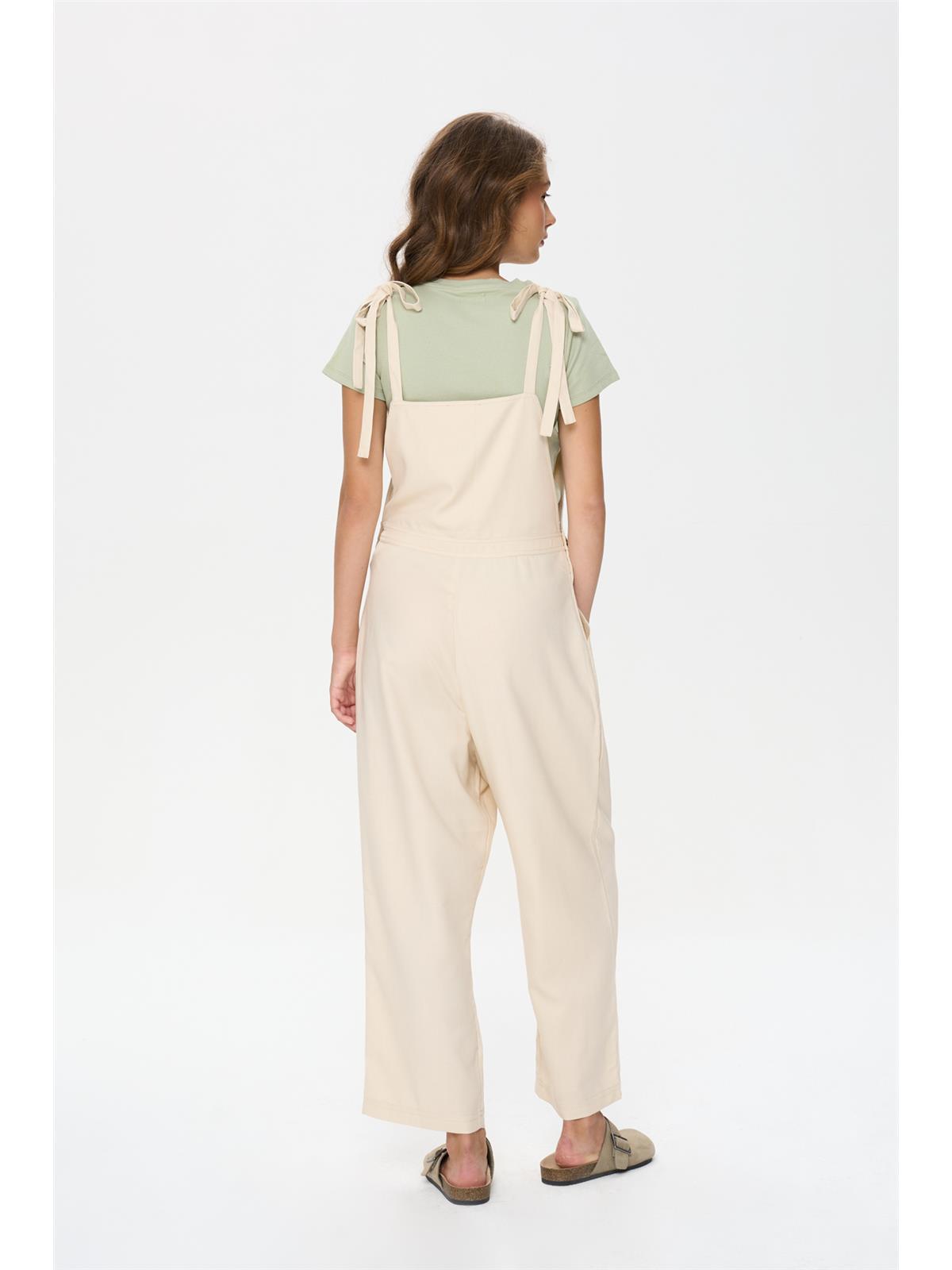 Latzhose in Beige